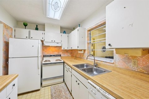 Condo in Sun City Center, Florida, 2 bedrooms  № 1844404 - photo 7