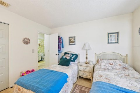 Condo in Sun City Center, Florida, 2 bedrooms  № 1844404 - photo 16