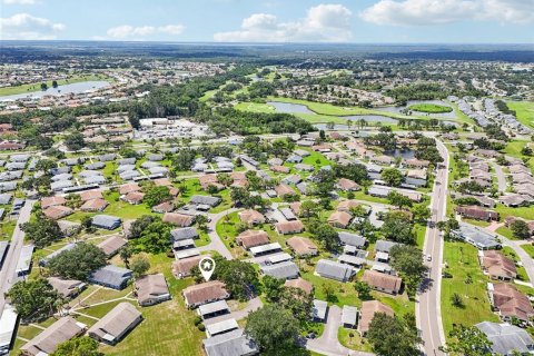 Condo in Sun City Center, Florida, 2 bedrooms  № 1844404 - photo 27