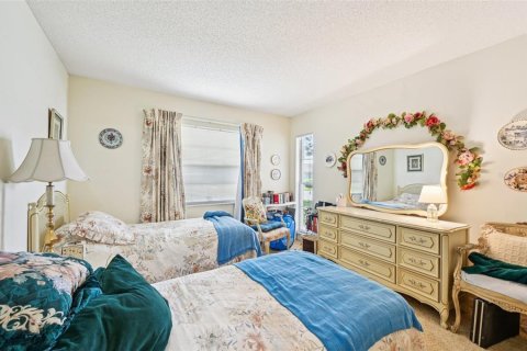 Condo in Sun City Center, Florida, 2 bedrooms  № 1844404 - photo 14