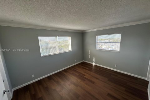 Copropriété à louer à Hollywood, Floride: 2 chambres, 91.97 m2 № 2146508 - photo 7