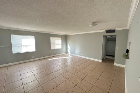 Copropriété à louer à Hollywood, Floride: 2 chambres, 91.97 m2 № 2146508 - photo 2
