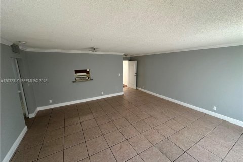 Copropriété à louer à Hollywood, Floride: 2 chambres, 91.97 m2 № 2146508 - photo 3