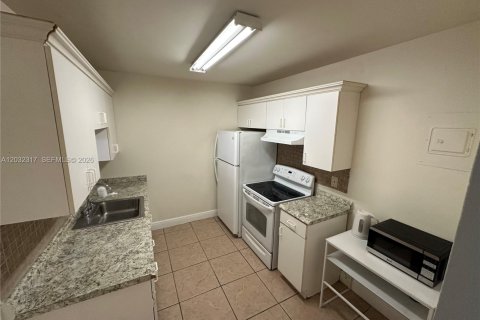 Condo à Hollywood, Floride, 2 chambres  № 2146508