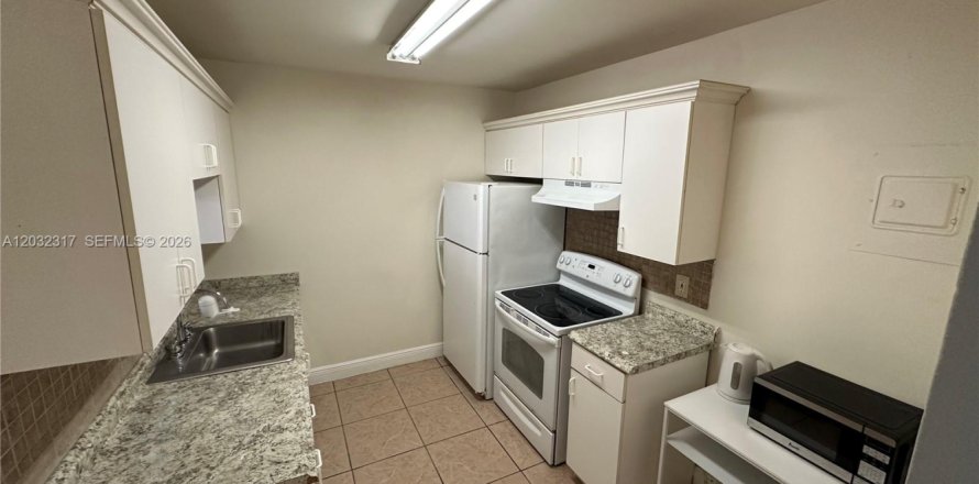 Condo à Hollywood, Floride, 2 chambres  № 2146508