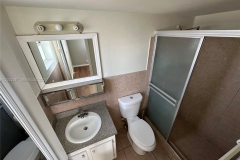 Copropriété à louer à Hollywood, Floride: 2 chambres, 91.97 m2 № 2146508 - photo 9