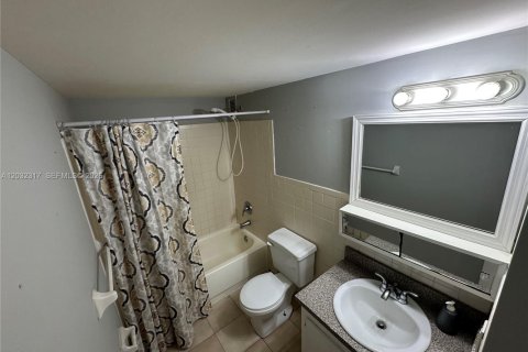 Copropriété à louer à Hollywood, Floride: 2 chambres, 91.97 m2 № 2146508 - photo 4