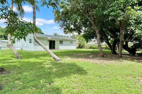 House in Miami Gardens, Florida 3 bedrooms № 1889408 - photo 24