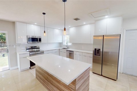 House in Miami Gardens, Florida 3 bedrooms № 1889408 - photo 4
