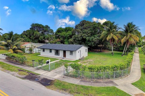 House in Miami Gardens, Florida 3 bedrooms № 1889408 - photo 25