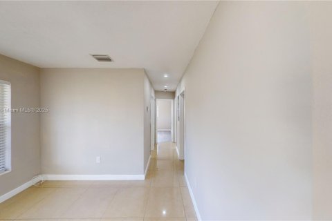 House in Miami Gardens, Florida 3 bedrooms № 1889408 - photo 14