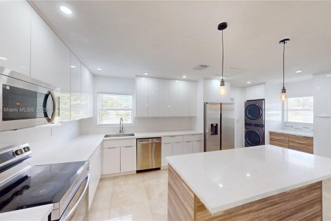 House in Miami Gardens, Florida 3 bedrooms № 1889408 - photo 5