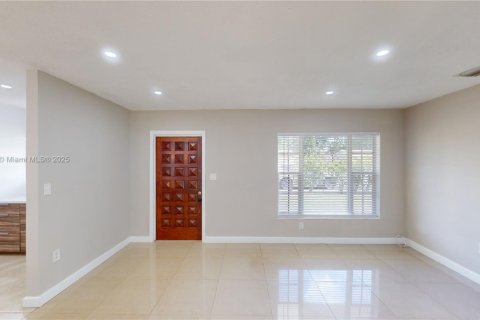 House in Miami Gardens, Florida 3 bedrooms № 1889408 - photo 11