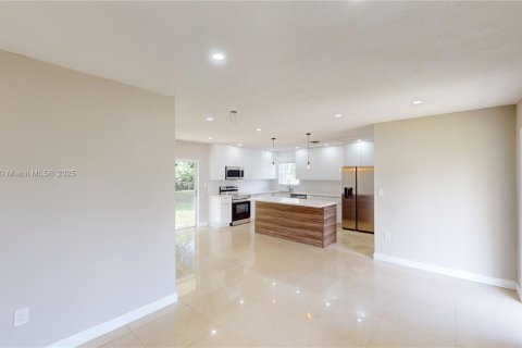 House in Miami Gardens, Florida 3 bedrooms № 1889408 - photo 12