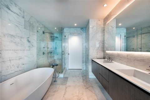 Condominio en venta en Miami Beach, Florida, 3 dormitorios, 198.16 m2 № 1861083 - foto 14