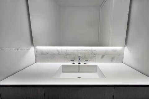 Condominio en venta en Miami Beach, Florida, 3 dormitorios, 198.16 m2 № 1861083 - foto 19