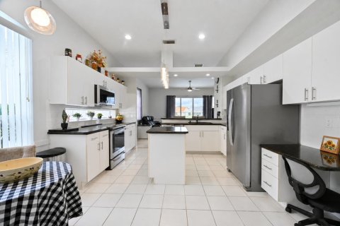 Casa en venta en Port St. Lucie, Florida, 2 dormitorios, 187.11 m2 № 2363552 - foto 24