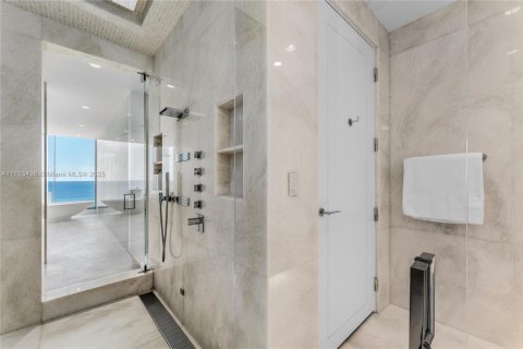Condo in Sunny Isles Beach, Florida, 4 bedrooms  № 1707457 - photo 19