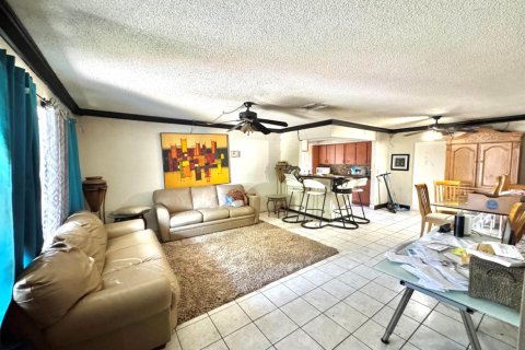House in Pompano Beach, Florida 3 bedrooms, 157.66 sq.m. № 2084210 - photo 2