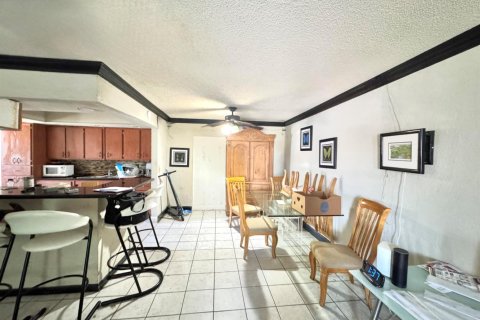 House in Pompano Beach, Florida 3 bedrooms, 157.66 sq.m. № 2084210 - photo 3
