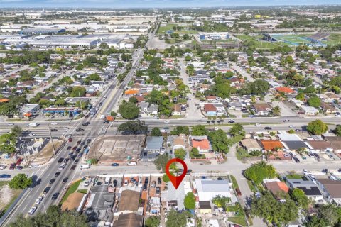 House in Miami, Florida 4 bedrooms, 142.14 sq.m. № 1956284 - photo 21