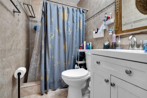 House in Miami, Florida 4 bedrooms, 142.14 sq.m. № 1956284 - photo 9