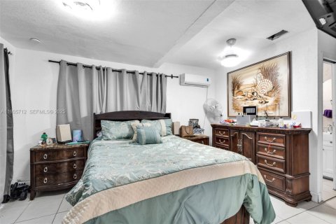 House in Miami, Florida 4 bedrooms, 142.14 sq.m. № 1956284 - photo 7