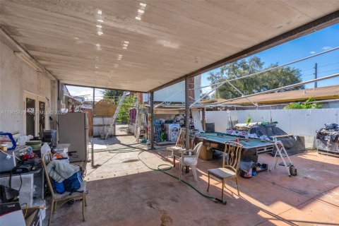 House in Miami, Florida 4 bedrooms, 142.14 sq.m. № 1956284 - photo 15