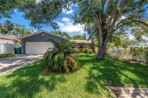 House in Seminole, Florida 3 bedrooms, 107.21 sq.m. № 1790068 - photo 1
