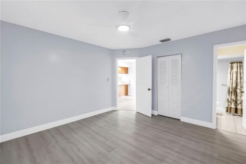 House in Seminole, Florida 3 bedrooms, 107.21 sq.m. № 1790068 - photo 16