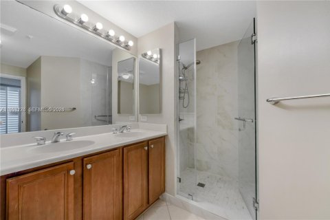 Condo in Miami, Florida, 2 bedrooms  № 2068113 - photo 15