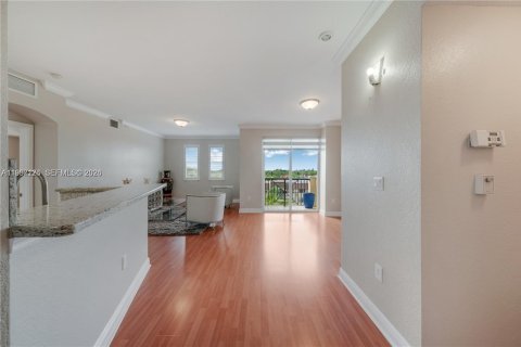 Condo in Miami, Florida, 2 bedrooms  № 2068113 - photo 16