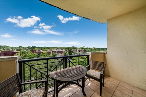 Condo in Miami, Florida, 2 bedrooms  № 2068113 - photo 23