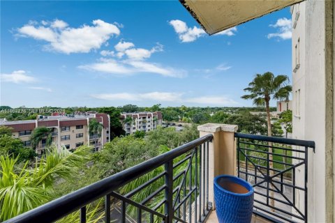 Condo in Miami, Florida, 2 bedrooms  № 2068113 - photo 22