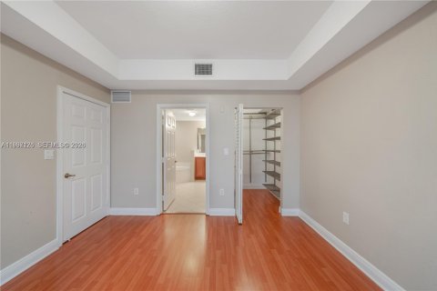 Condo in Miami, Florida, 2 bedrooms  № 2068113 - photo 21