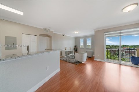 Condo in Miami, Florida, 2 bedrooms  № 2068113 - photo 7