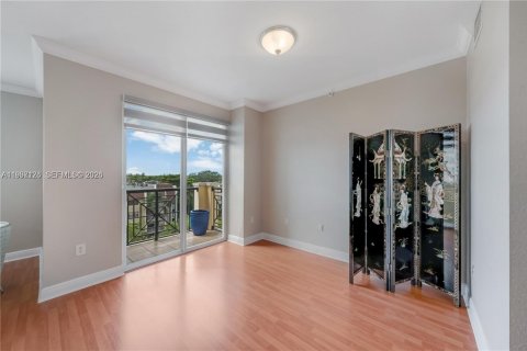 Condo in Miami, Florida, 2 bedrooms  № 2068113 - photo 5