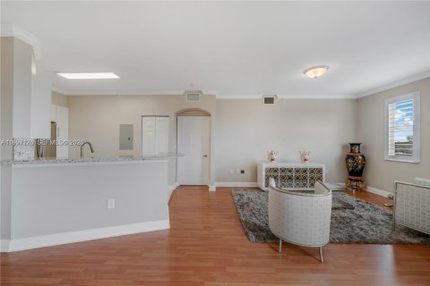 Condo in Miami, Florida, 2 bedrooms  № 2068113 - photo 4