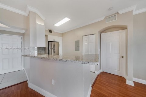 Condo in Miami, Florida, 2 bedrooms  № 2068113 - photo 14