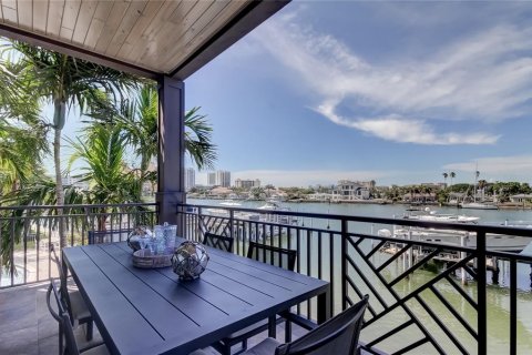 Adosado en venta en Clearwater, Florida, 3 dormitorios, 236.99 m2 № 2351690 - foto 9