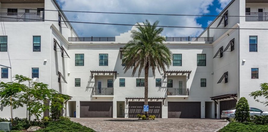 Adosado en Clearwater, Florida 3 dormitorios, 236.99 m2 № 2351690