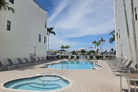Adosado en venta en Clearwater, Florida, 3 dormitorios, 236.99 m2 № 2351690 - foto 3