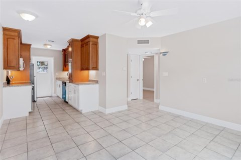 Apartamento en alquiler en Indian Rocks Beach, Florida, 2 dormitorios, 67.73 m2 № 1911895 - foto 3