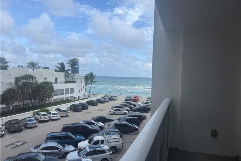 Condominio en venta en Hollywood, Florida, 2 dormitorios, 102.19 m2 № 1999921 - foto 23