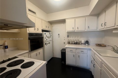 Condominio en venta en Hollywood, Florida, 2 dormitorios, 102.19 m2 № 1999921 - foto 16