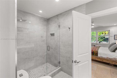 House in Coral Gables, Florida 3 bedrooms, 185.43 sq.m. № 1686245 - photo 25