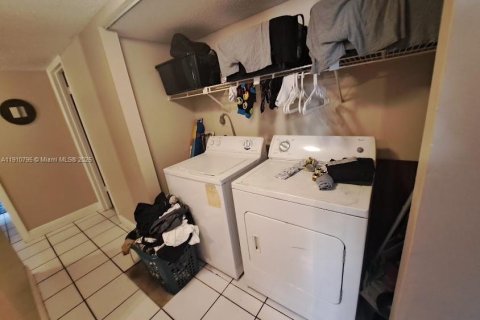 Купить кондоминиум в Майами, Флорида 2 спальни, 87.89м2, № 1967474 - фото 13