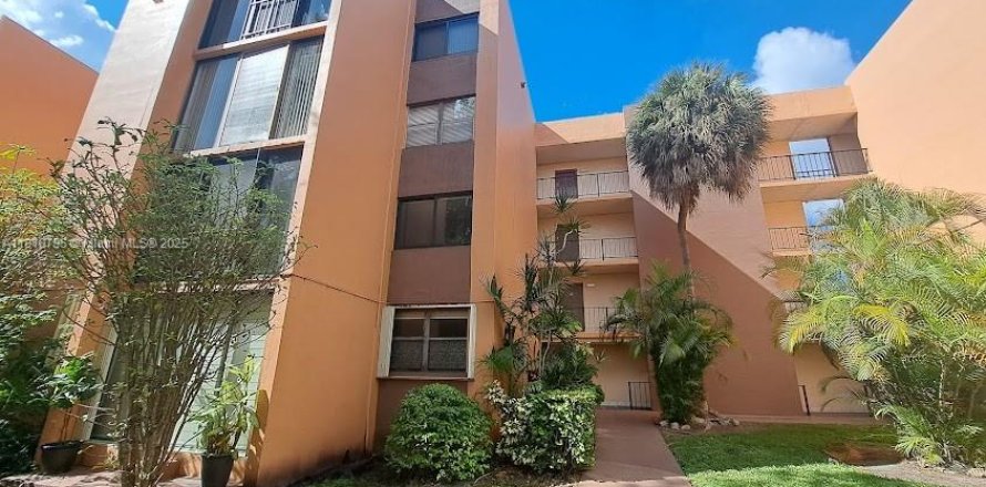 Кондоминиум с 2 спальнями в Майами, Флорида № 1967474