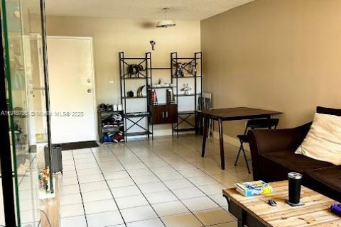 Купить кондоминиум в Майами, Флорида 2 спальни, 87.89м2, № 1967474 - фото 5