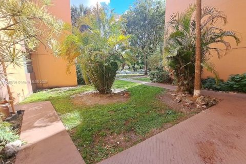 Купить кондоминиум в Майами, Флорида 2 спальни, 87.89м2, № 1967474 - фото 2